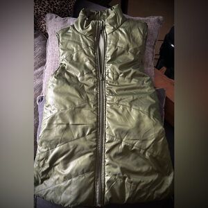 Self Esteem Outdoor Zip up Puffer Vest Moss Green Size L excellent condition